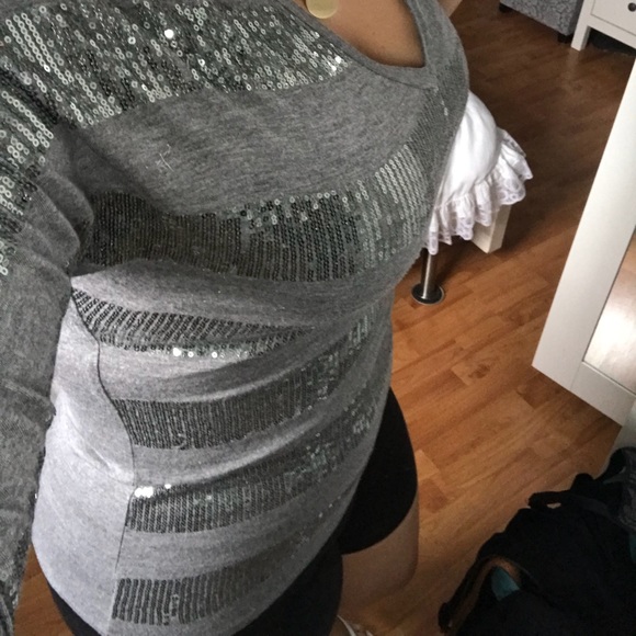 Holiday Top - Picture 2 of 6